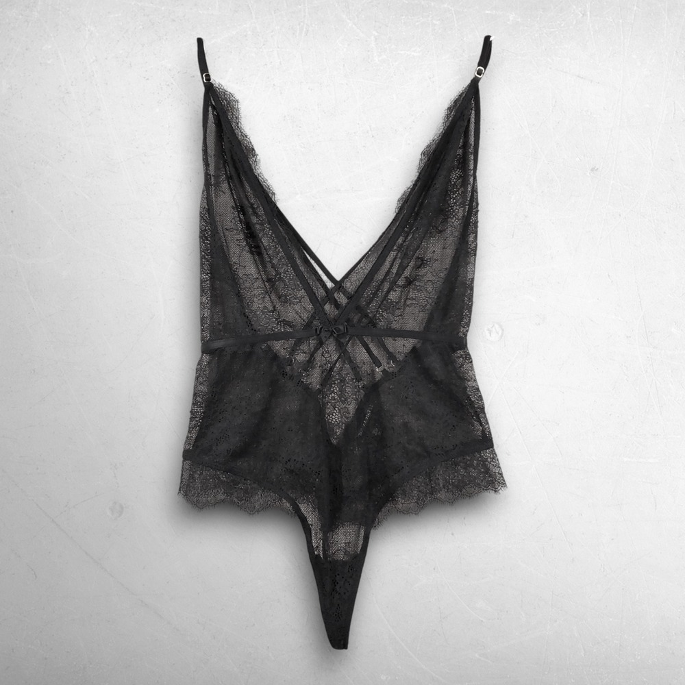 Victoria's Secret Sheer Floral Eyelash Lace Strappy Cage Teddy Bodysuit M Blk